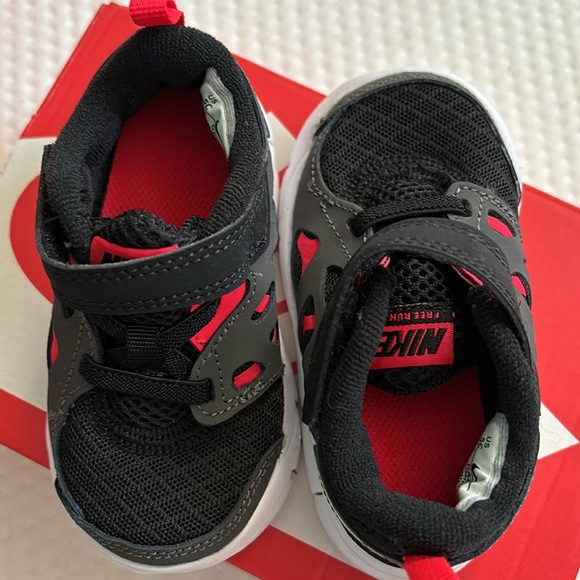 BRAND NEW Nike Free Run Red summer running kid easy on shoe - Picture 3 of 3